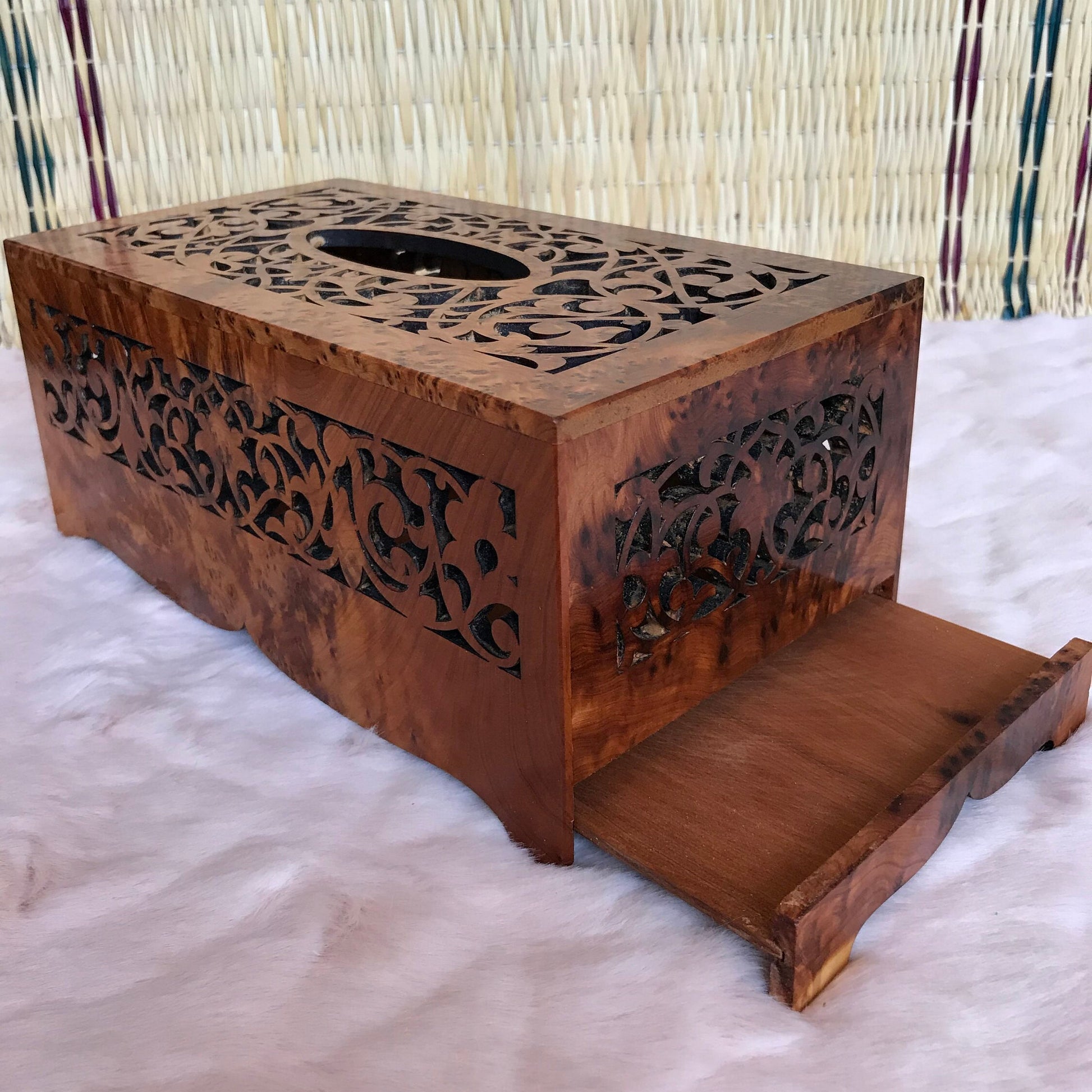 Moroccan Handmade engraved handkerchief thuya wood box,Craft work,Thuya tree,Thuya tissue holder Box deco,luxurious thuya wood decoration