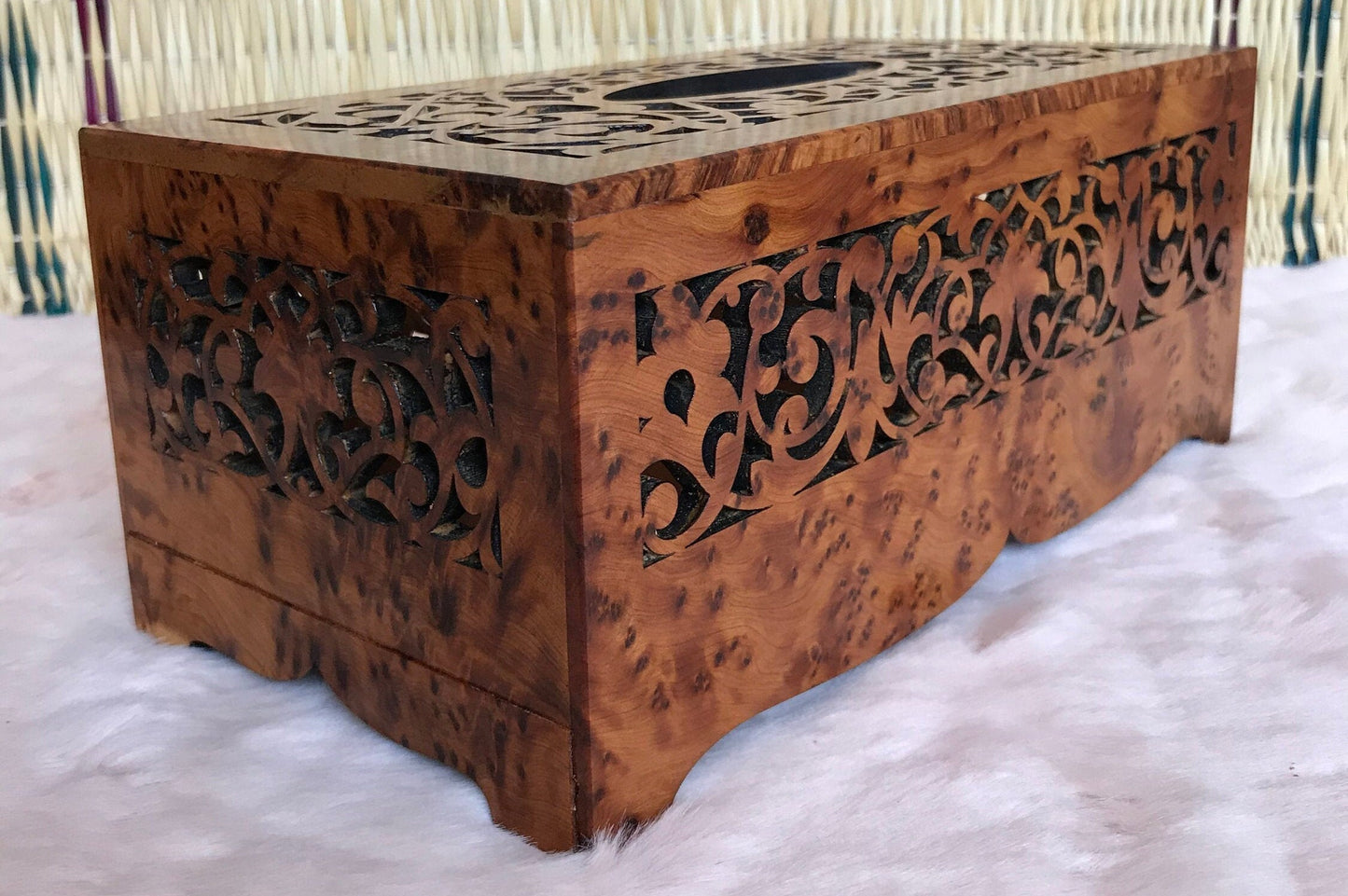 Moroccan Handmade engraved handkerchief thuya wood box,Craft work,Thuya tree,Thuya tissue holder Box deco,luxurious thuya wood decoration