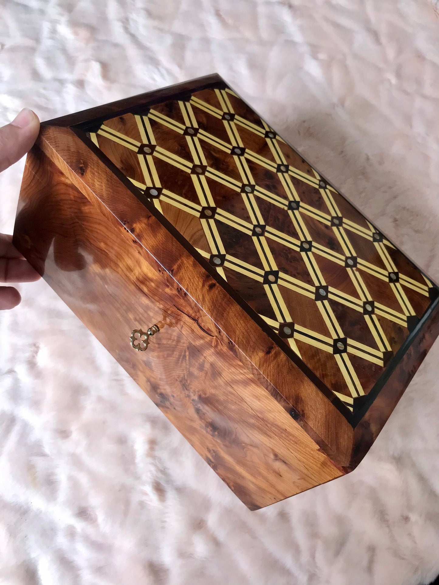 Moroccan lockable Thuya burl Jewelry wooden Box with key,inlaid with mother of pearl and lemon wood,Gift idea,wife,girl,mother anniversary