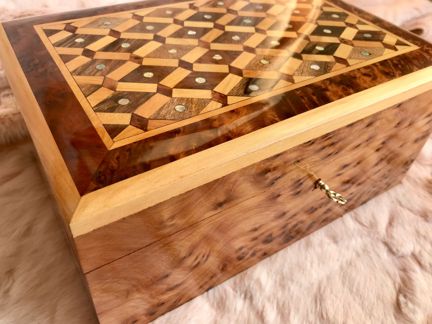 10"x7" Large jewellery Thuya wood Box with key,inlaid with mother of pearl,cedar wood,Gift idea, engraved Custom Moroccan wood Box with lock