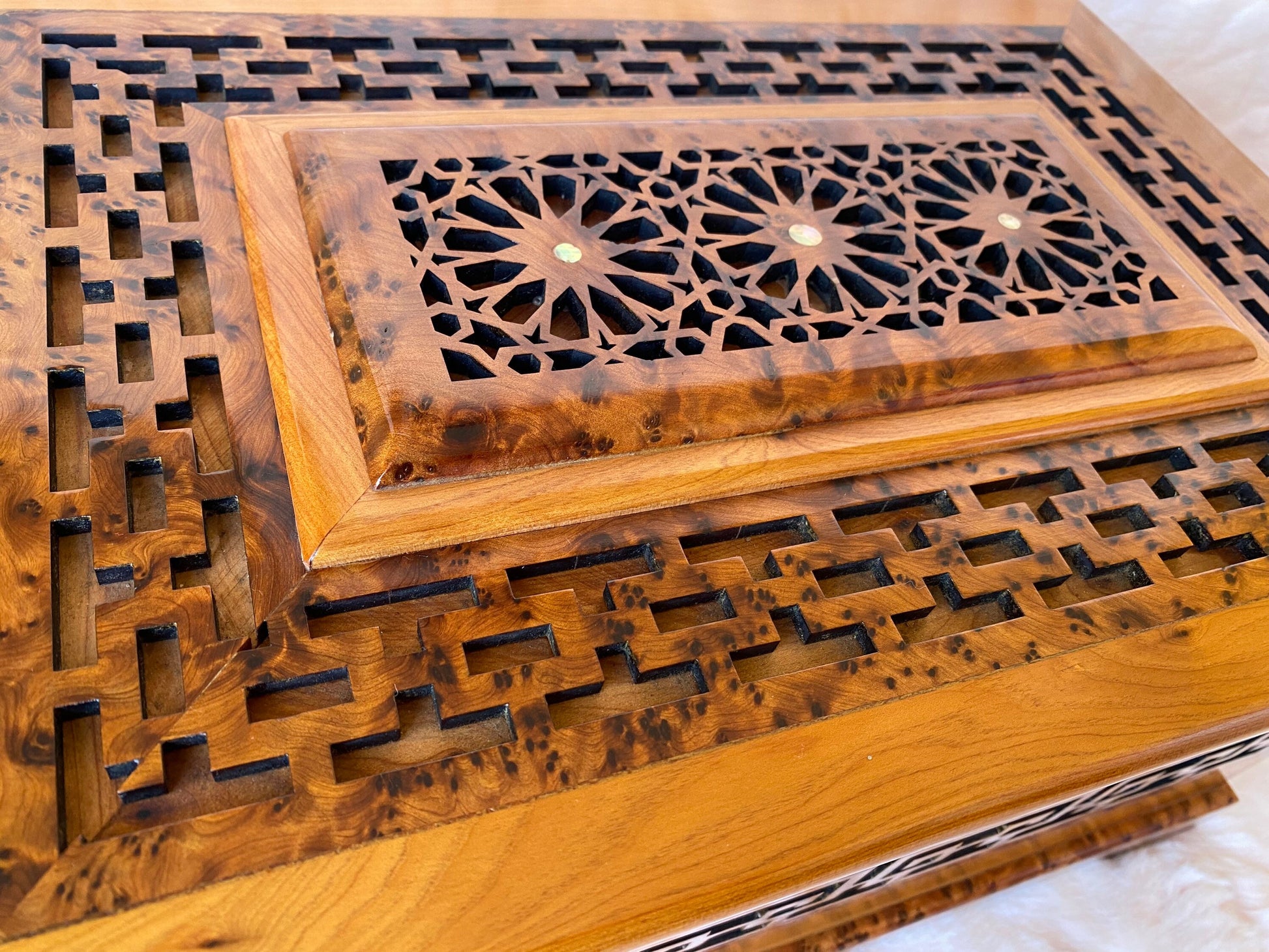 15"x10" Moroccan vintage luxury Royale lockable jewellery wood box,root thuya burl wood,chest inlaid with mother of pearl,Moroccan engraving
