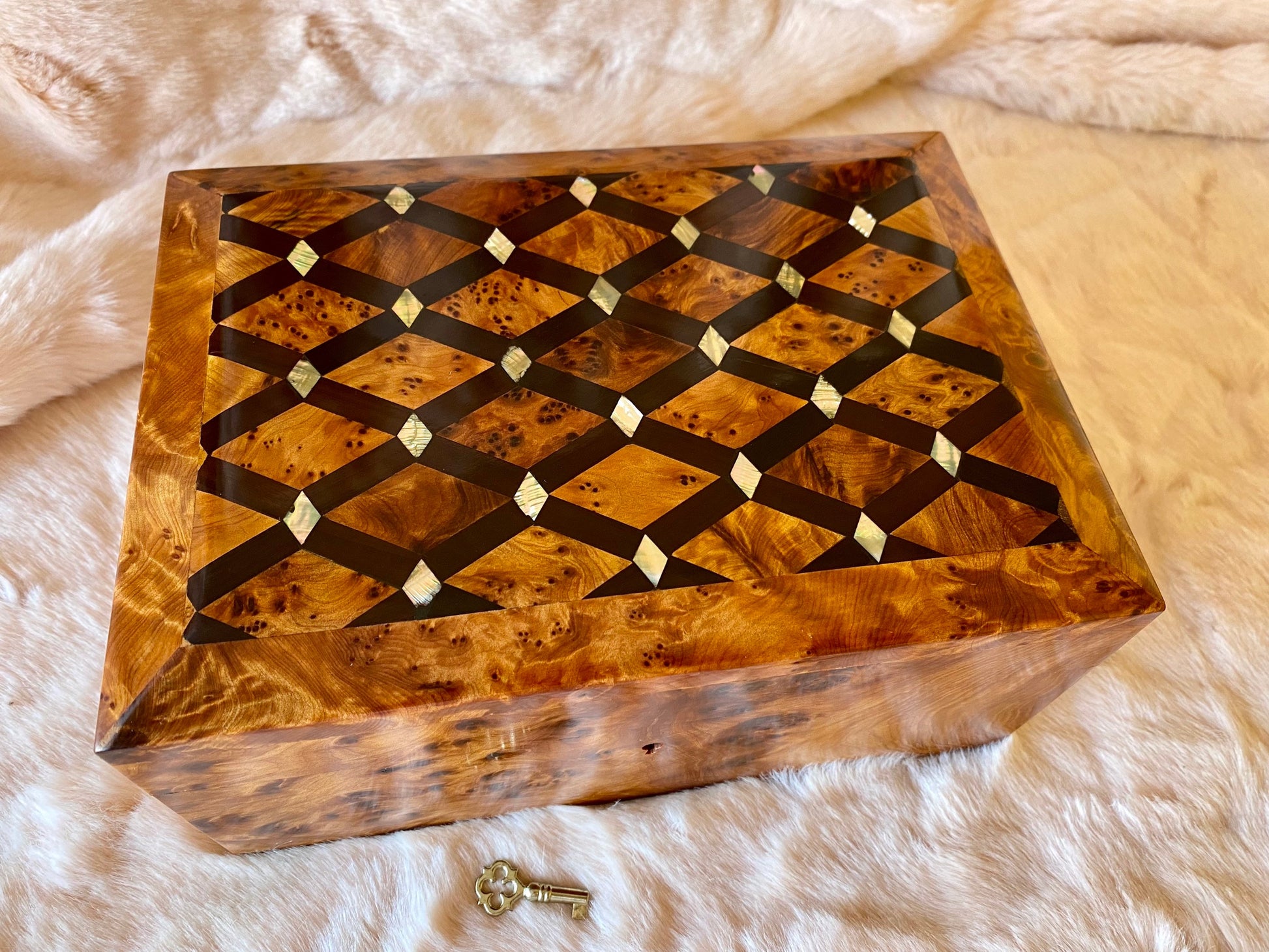 8"x6" Morrocan engraved juniper wood box with mother of pearls,lockable thuya wooden jewellery Box with key,anniversary wedding natural gift