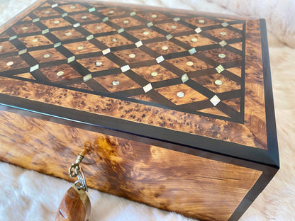 11"x7" Moroccan jewellery Box,large lockable thuya wooden box with key,mother of pearls engraving,walnut wood inlay,wedding gift memory box