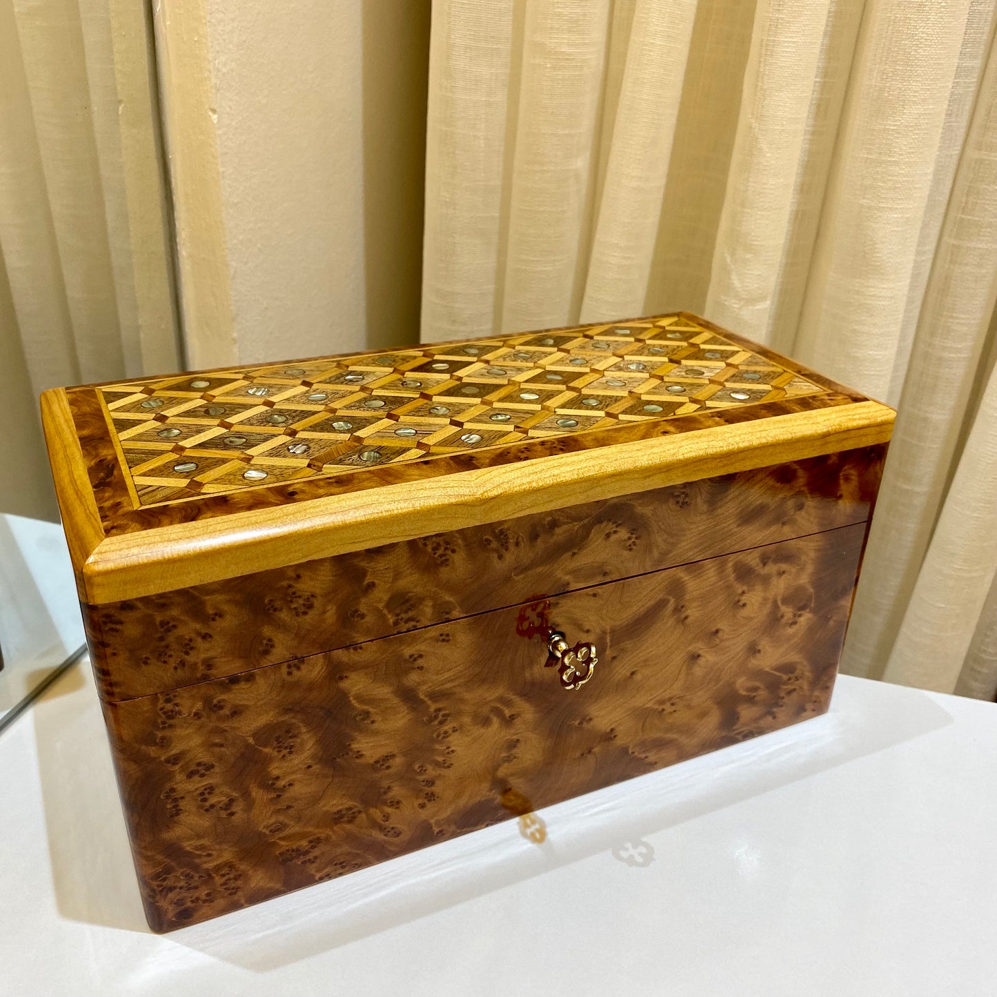 9"x4"x4" Jewellery Thuya wood Box with key,inlaid with mother of pearl,cedar wood,Gift idea, engraved Custom Moroccan wood Box with lock