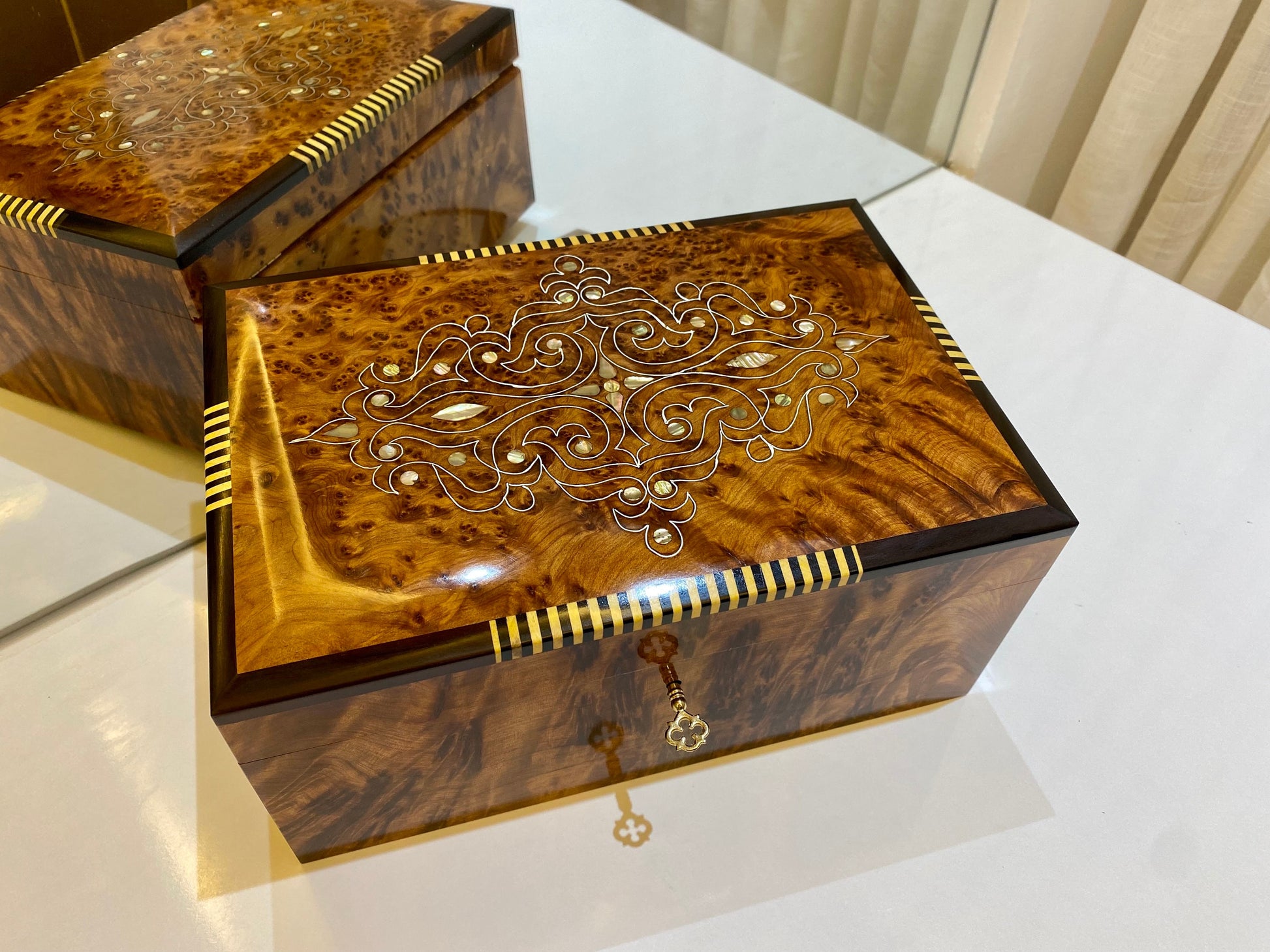 10"x6" Morrocan juniper jewellery Box wood engraved with mother of pearls,lemon and brass inlay,lockable wooden jewelry vintage Box with key