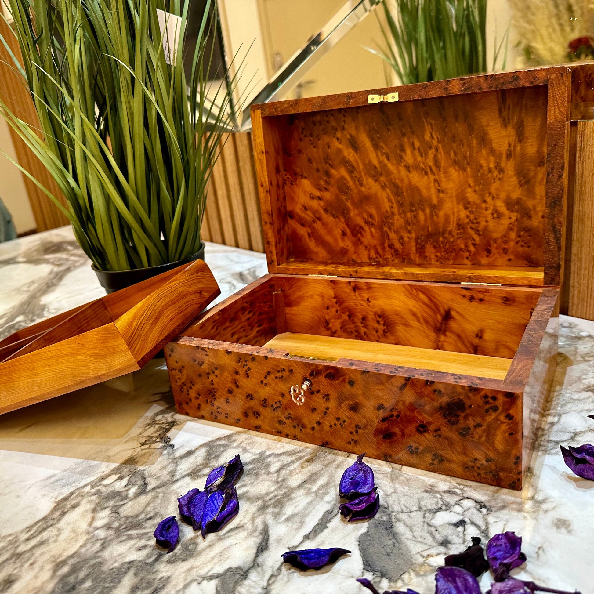 Gift Wooden Box,Lockable Luxury thuya burl wooden jewellery Box holder with key,Couples gift,Birthday,decorative wedding memory box