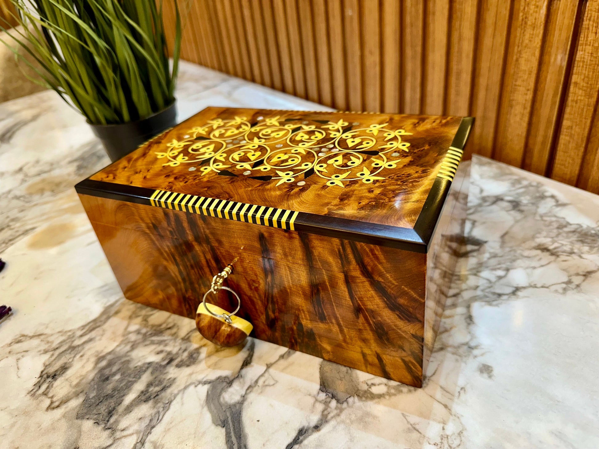 Lockable Jewelry wooden box with gold key,box engraved with mother of pearls,lemon wood,Moroccan thuya storage box,gift box,keepsake box