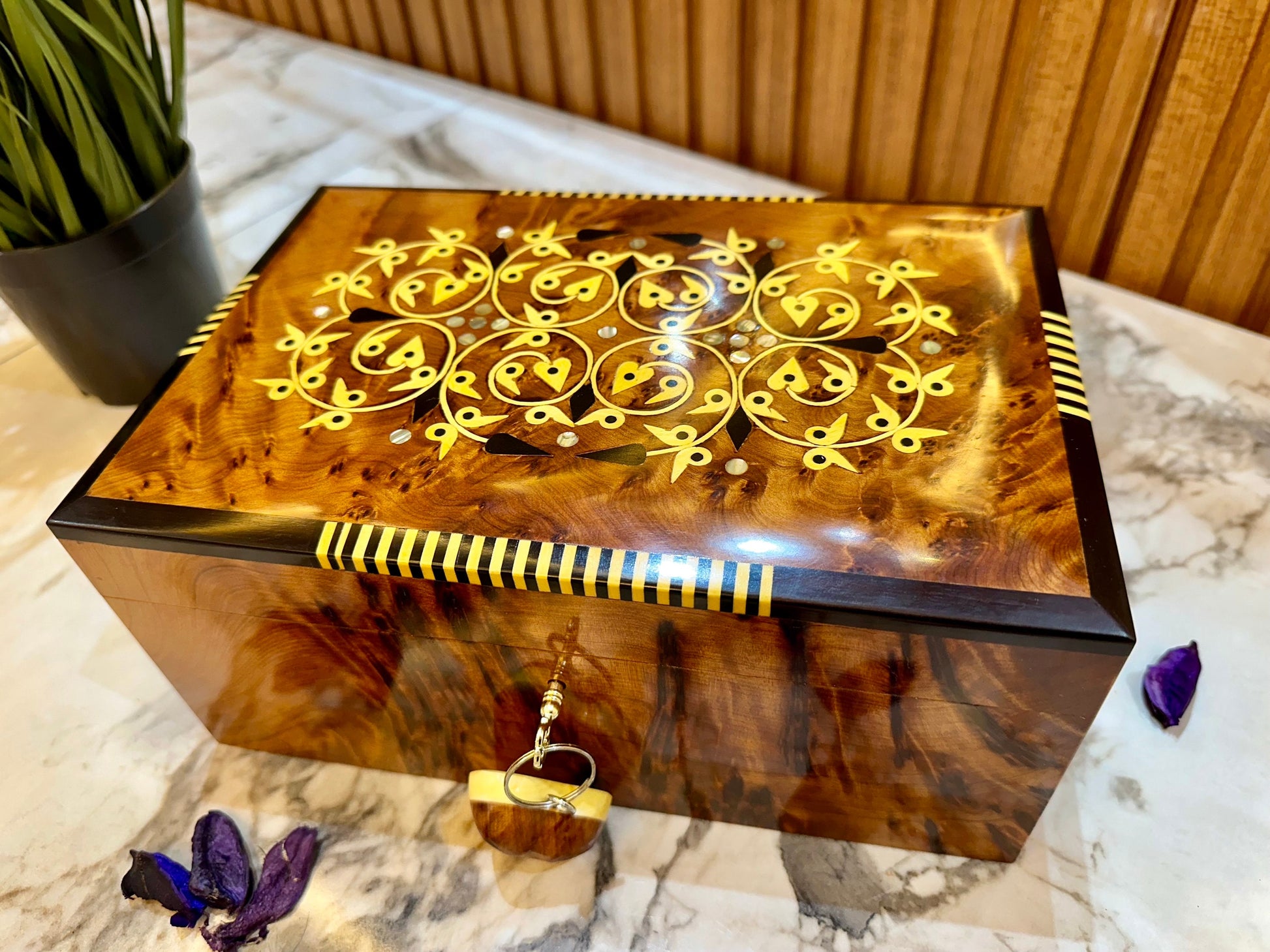 Lockable Jewelry wooden box with gold key,box engraved with mother of pearls,lemon wood,Moroccan thuya storage box,gift box,keepsake box