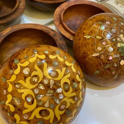 Round Thuya Wood Jewelry Box